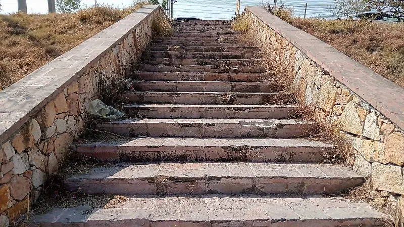 Ante el deterioro del puente Tresguerras